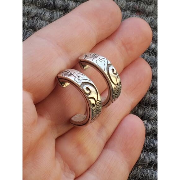 Brighton Silver-Tone Etched Floral Hoop Earrings – 90s Retro Style – 0.7 in - Picture 8 of 9